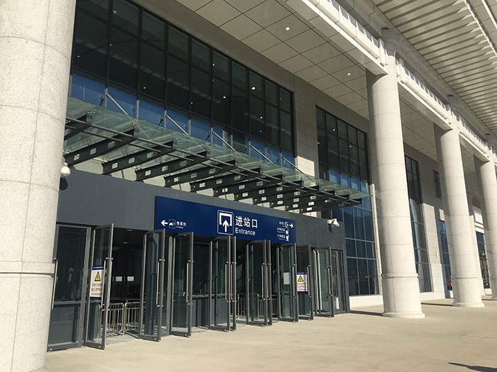 全國(guó)、省市政協(xié)委員體驗(yàn)蘭渝鐵路、視察階州廣場(chǎng)