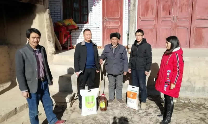 堅持精準幫扶，合力脫貧攻堅——市龍江城鄉(xiāng)發(fā)展集團、隴南太平洋財險公司聯(lián)合開展幫扶文縣橋頭鎮(zhèn)安子坡村2019年春節(jié)慰問活動