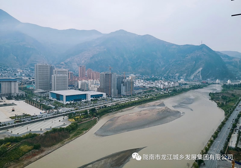 匠心傾注、喜封金頂——龍江?雙子座商住小區(qū)主體順利封頂