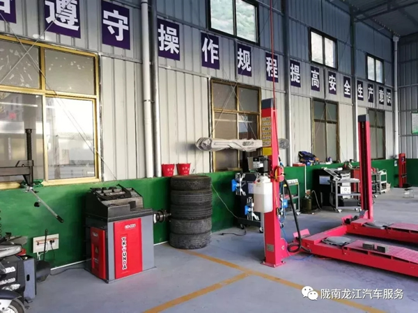 金錘鈑金，銀槍噴漆！龍江汽修值得信賴！