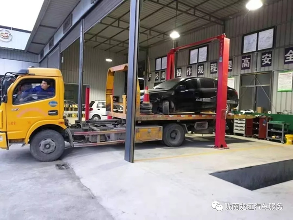 金錘鈑金，銀槍噴漆！龍江汽修值得信賴！